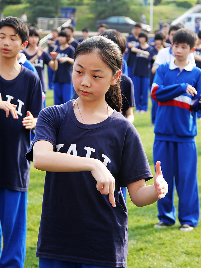 开云体育官网-冷静与激情交织！体操完美收官