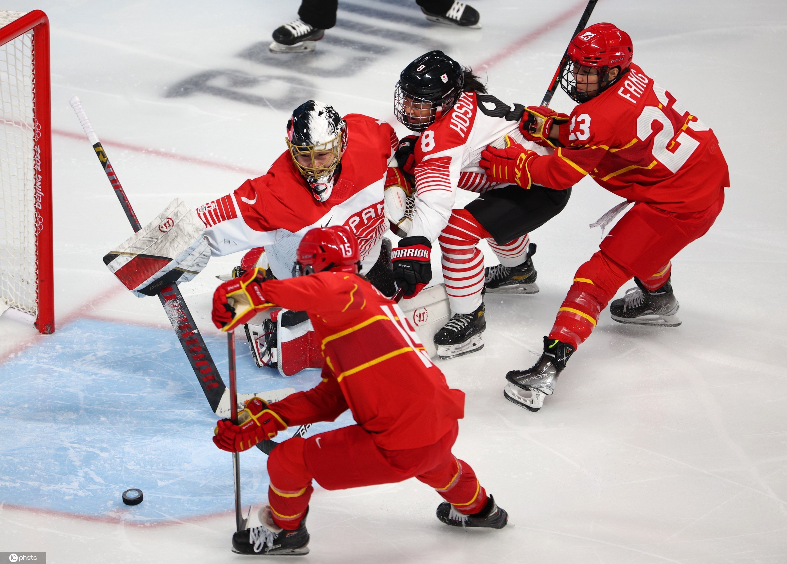 开云体育登录-连胜势头难挡！冰球豪取十连胜