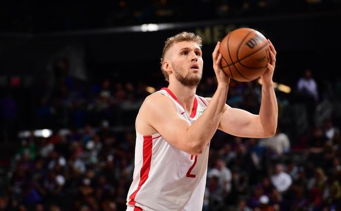 开云sport-四川队险胜灰熊，范弗利特刷新纪录