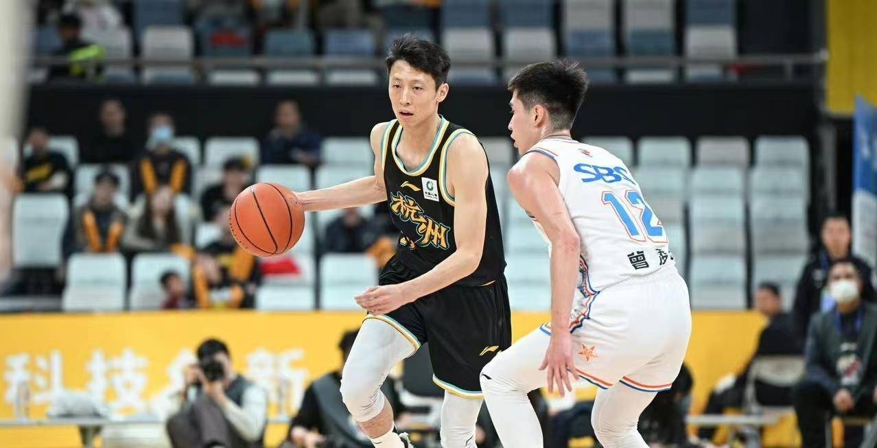 开云体育-鹈鹕横扫深圳队，胡金秋状态火热