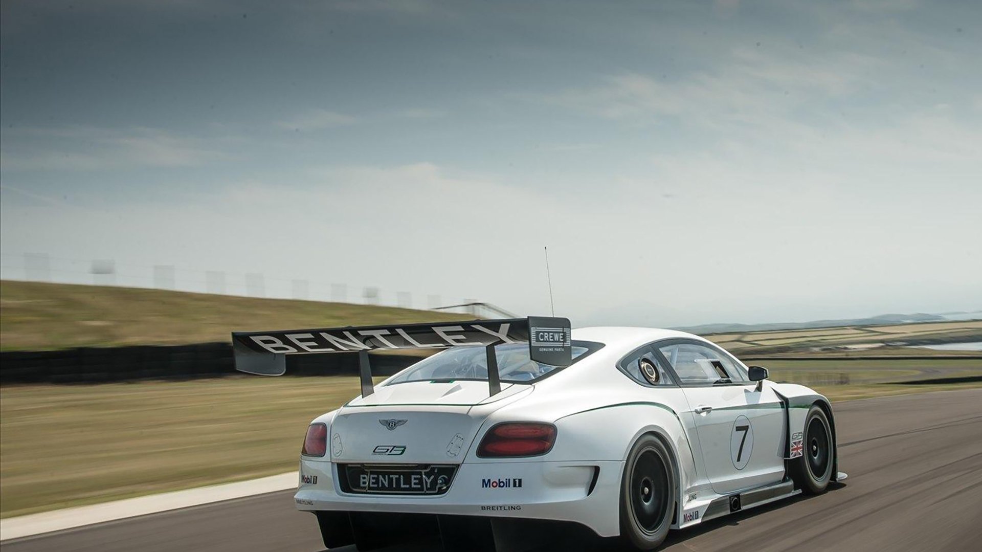 开云体育登录-英格兰双子星，一个在梦剧场爆发，一个在巴斯克制霸